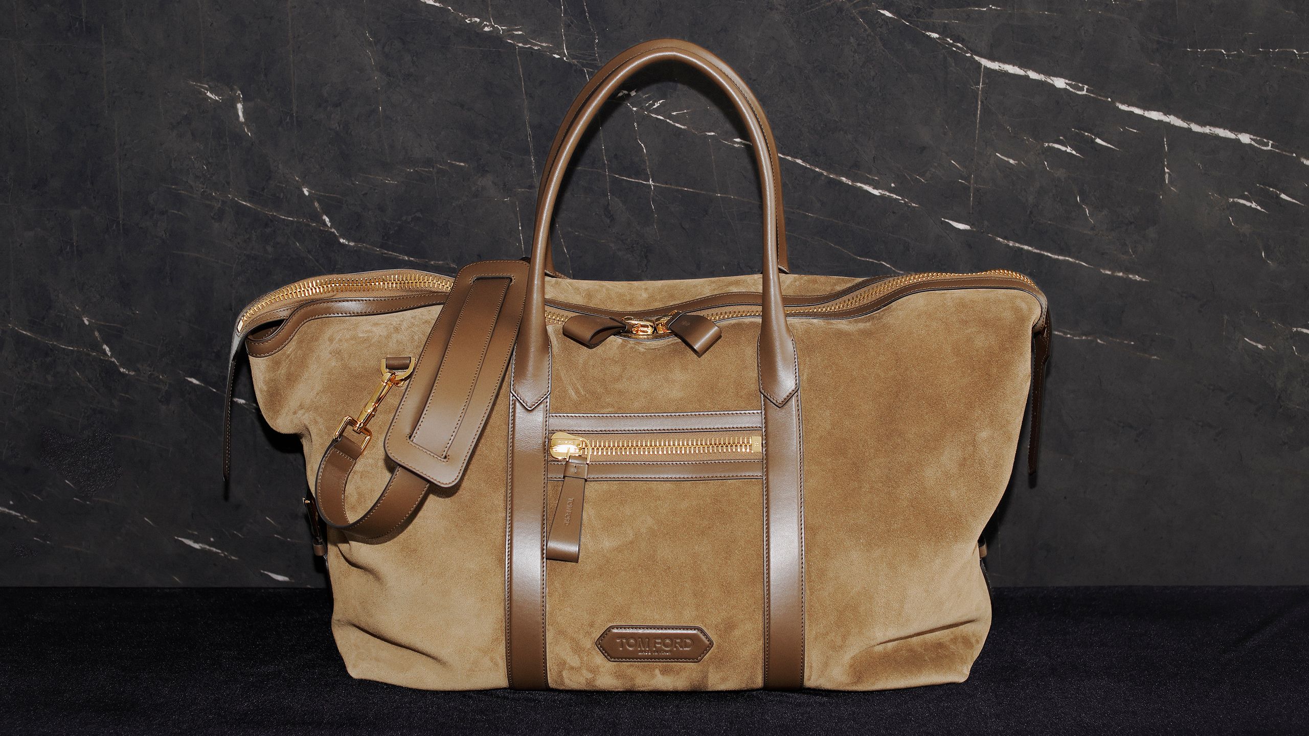 力強さとラグジュアリーが混在するトム フォード──バッグと財布