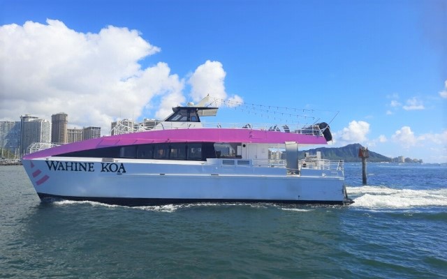 ピンク・セイルズ・ワイキキ フライデー花火・セイル（ケアロハ号