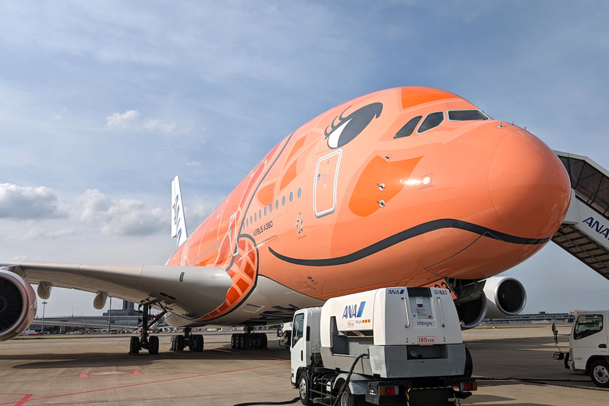 世界最大の旅客機「フライングホヌ」3号機が念願のハワイに着陸した日