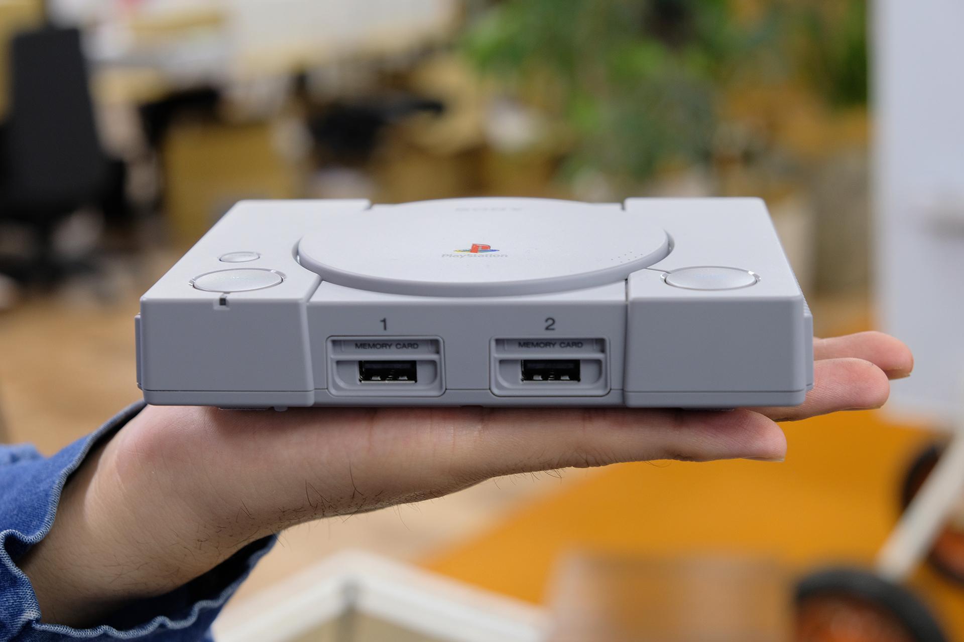 プレイステーション クラシック｣アンボックス。ちっちゃ、かっる