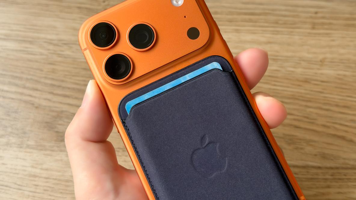 Apple純正のカードケースは｢探す｣に対応。クレカや身分証も安心して