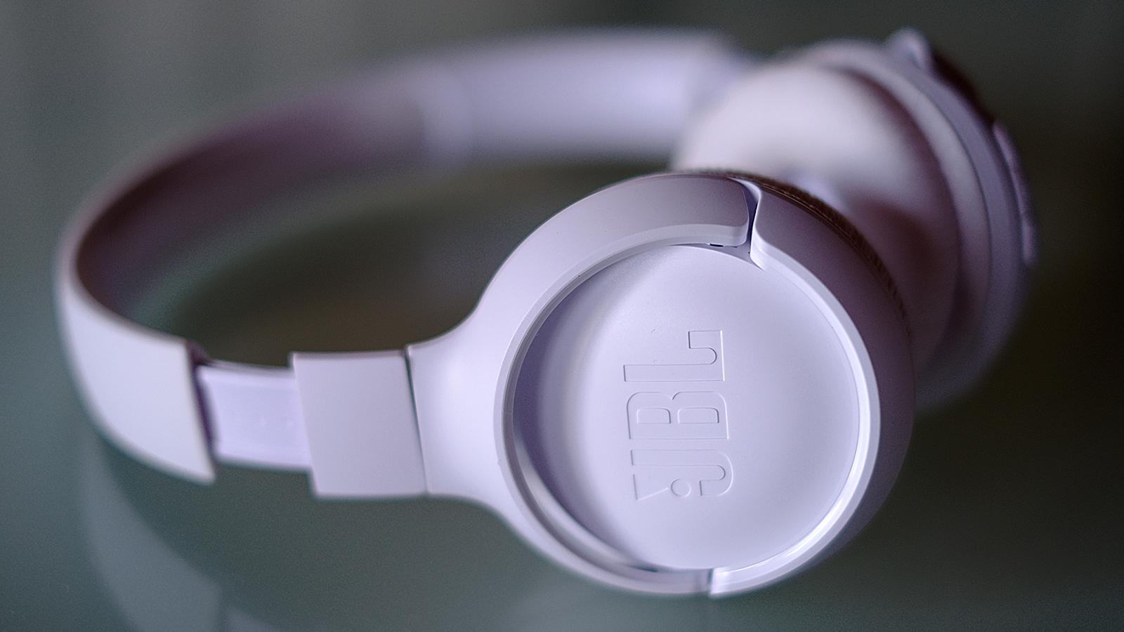 アンダー5,000円のオンイヤーヘッドホン｢JBL TUNE 510BT｣を買ったら