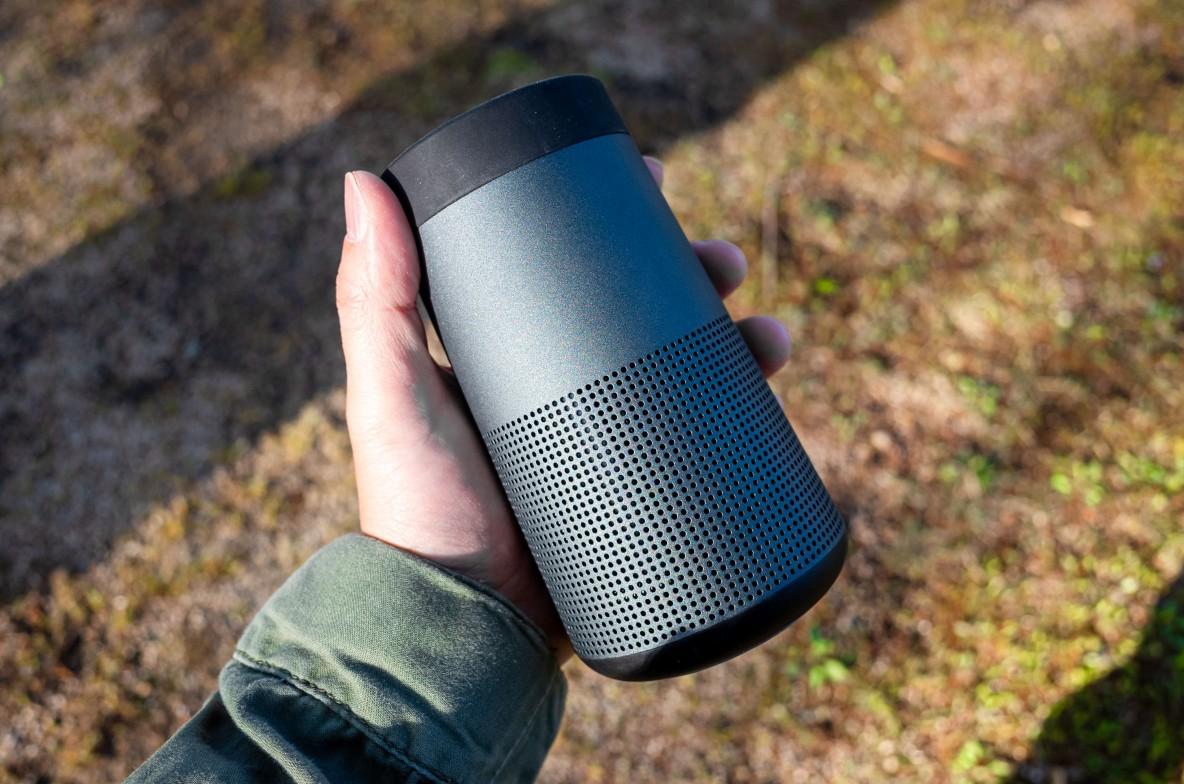 BOSEの「SoundLink Revolve II Bluetooth® speaker」は雨に濡れても