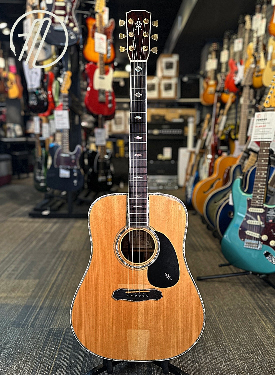 Alvarez Yairi DY90 (1986) w/Deluxe Humicase Metro Hard Case USED