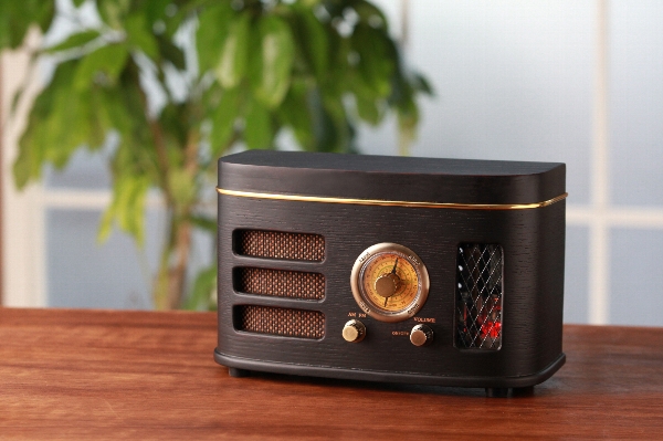 レトロ調真空管ラジオ
