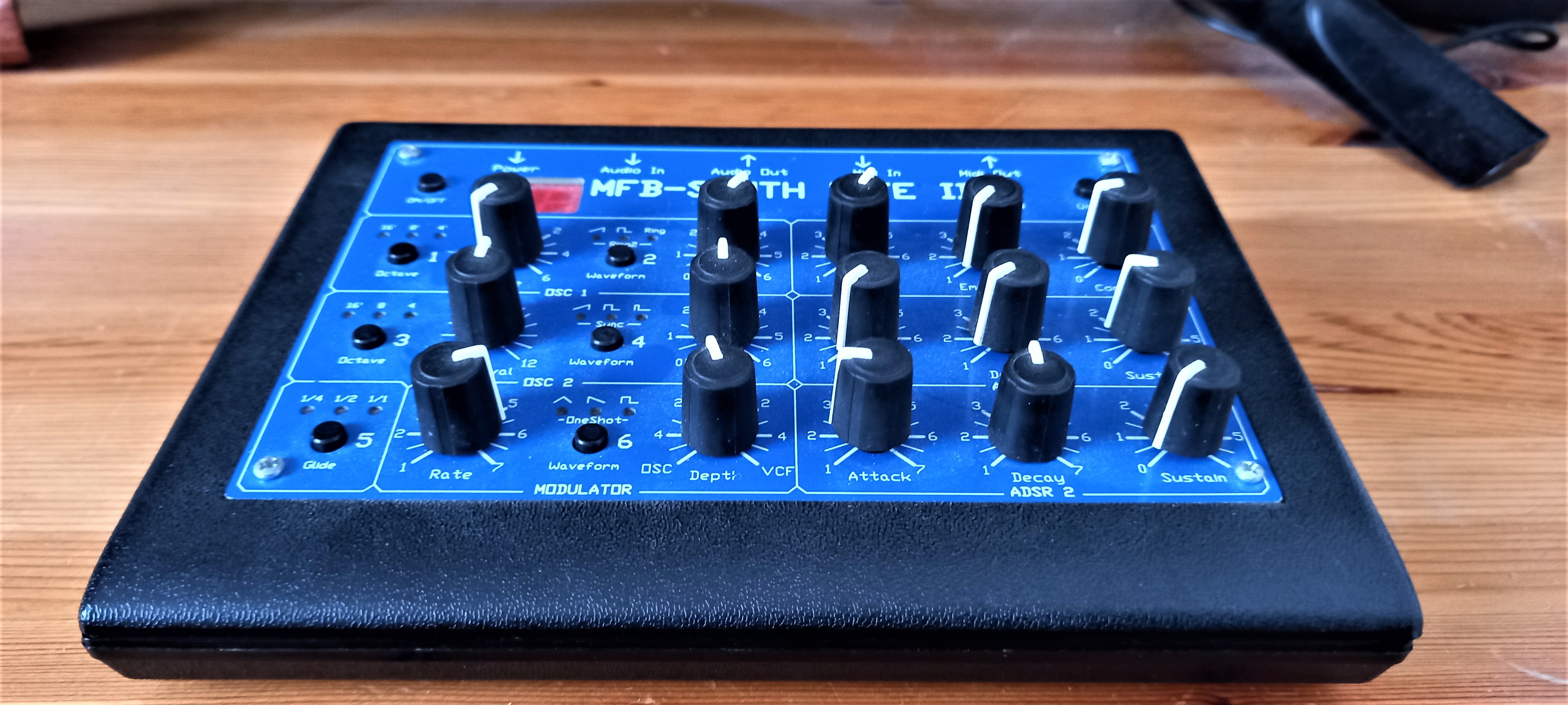 完動品】 MFB SYNTH II 3VCO アナログシンセ日本語マニュアル付 完動品