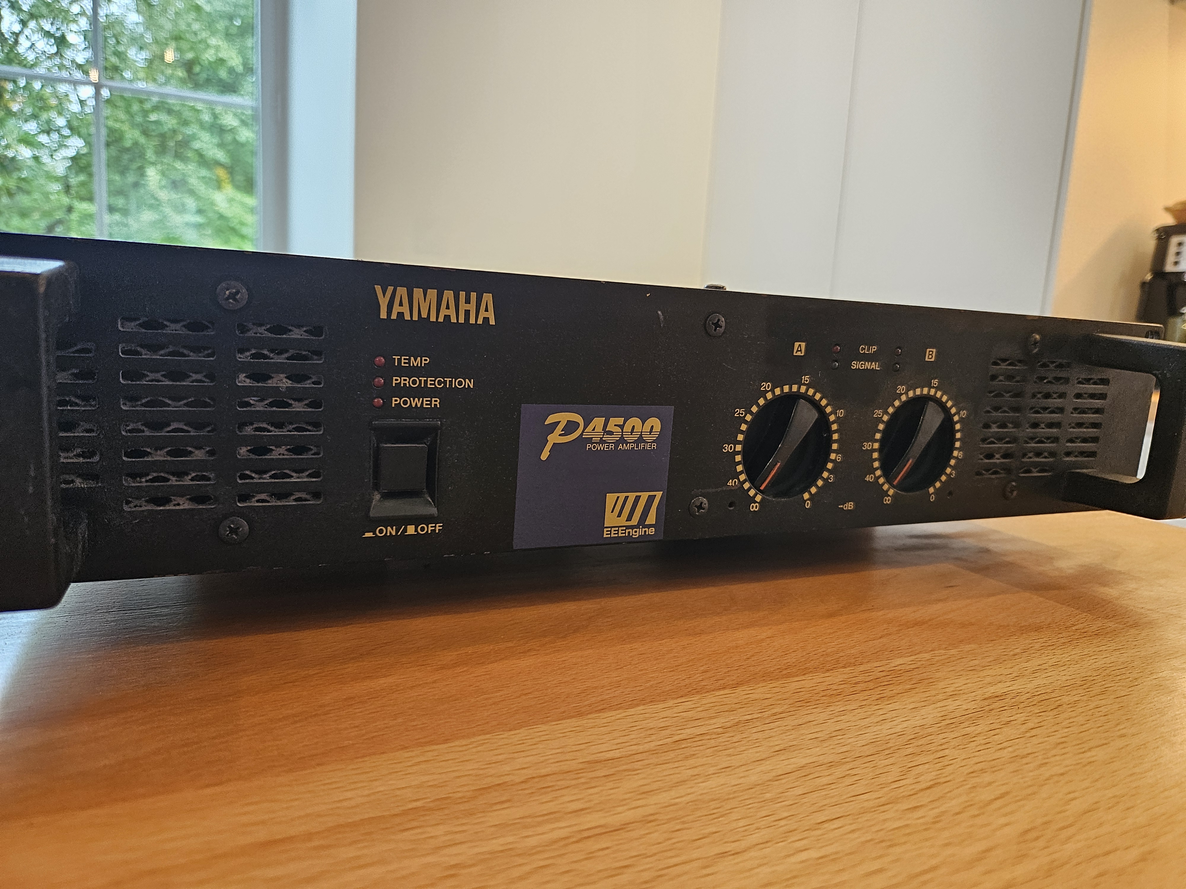 P4500 - Yamaha P4500 - Audiofanzine