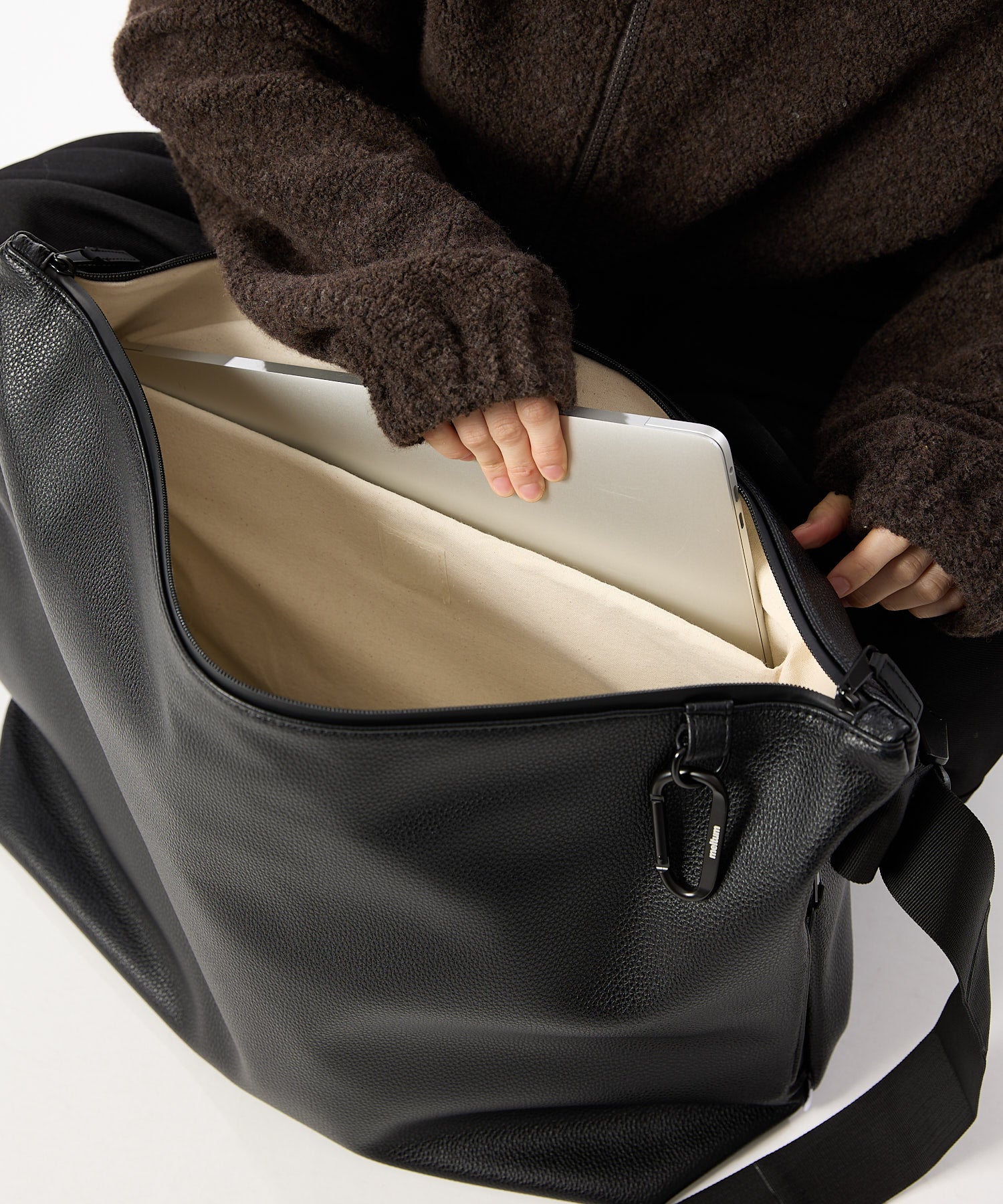 LEATHER MESSENGER BAG