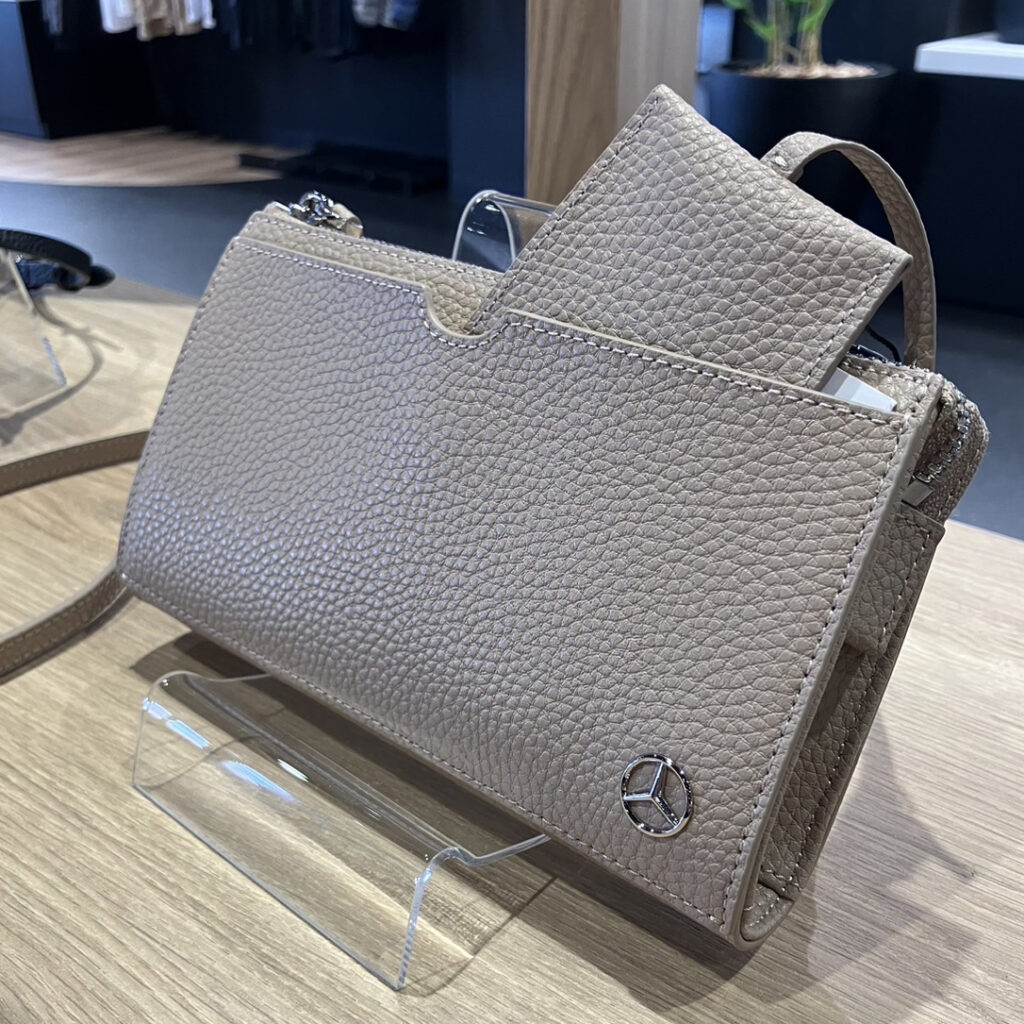 これからの季節のお出かけにぴったりのお洒落ポシェット