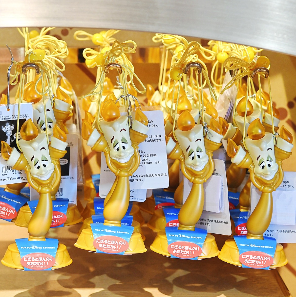 にぎるとほんのりあたたかい？！東京ディズニーランド“ルミエール