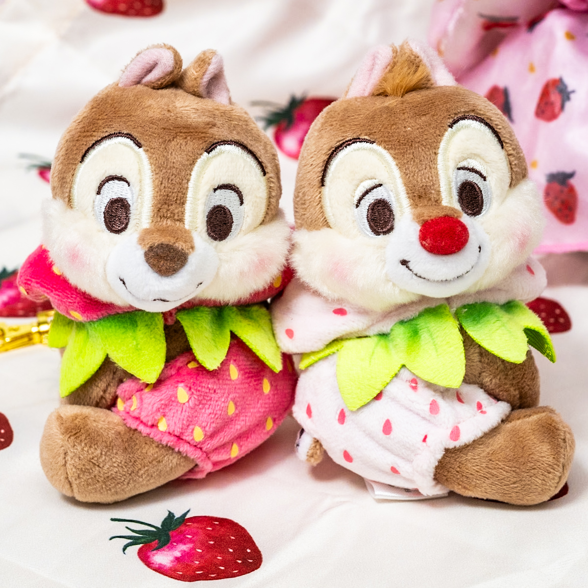 ディズニーストア ピンバッジ ミニーマウスとチップとデール ナース