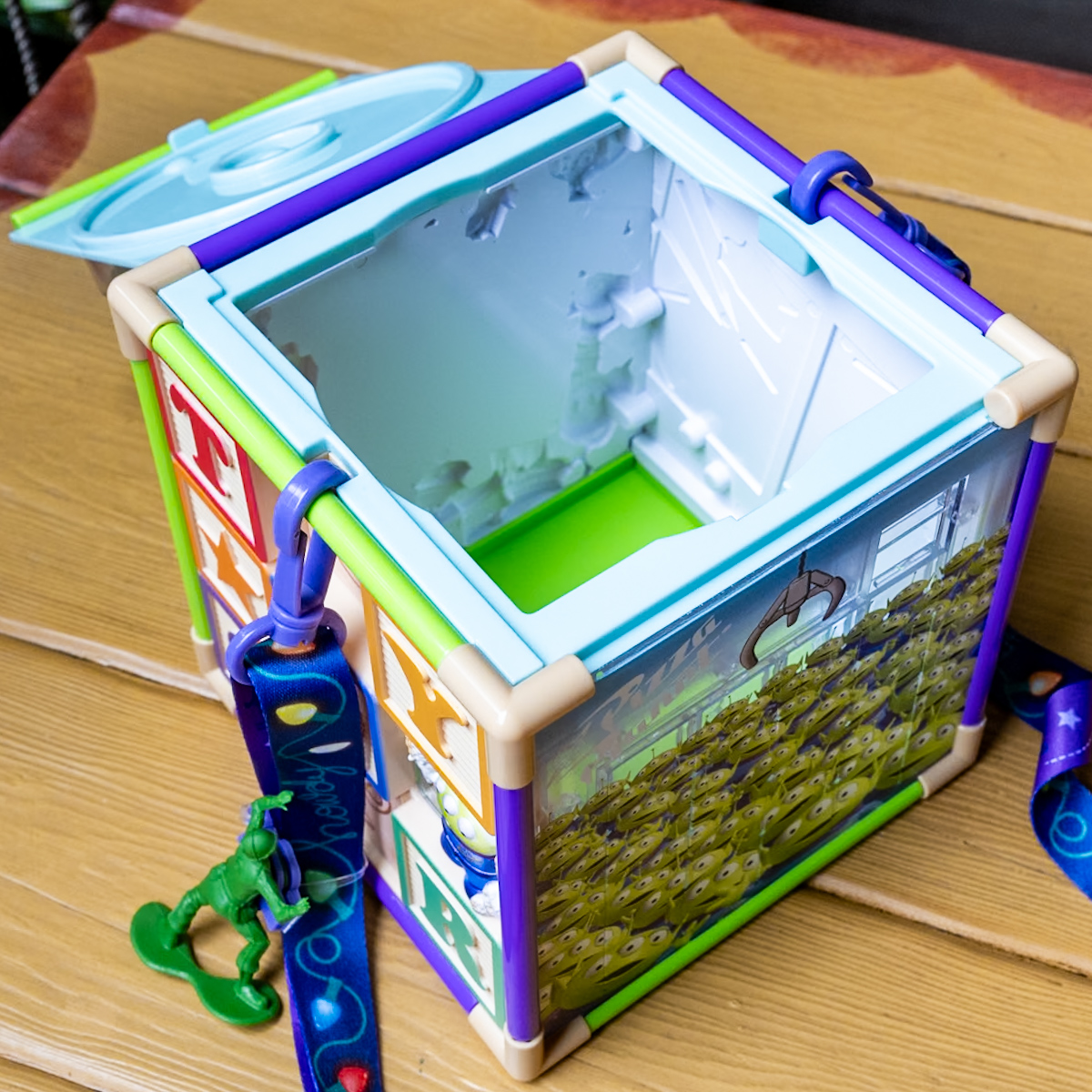 スライドパズルやボール転がしなどゲームも楽しめる！東京ディズニー