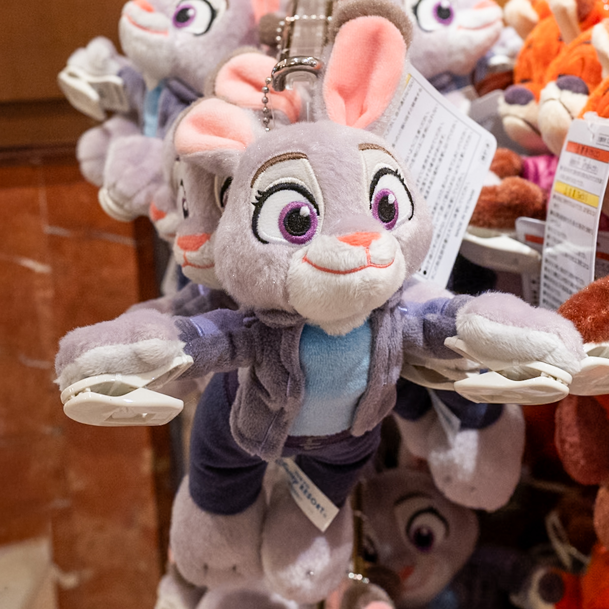 くっつけてかわいい！東京ディズニーランド 肩のせぬいぐるみ・お土産 -