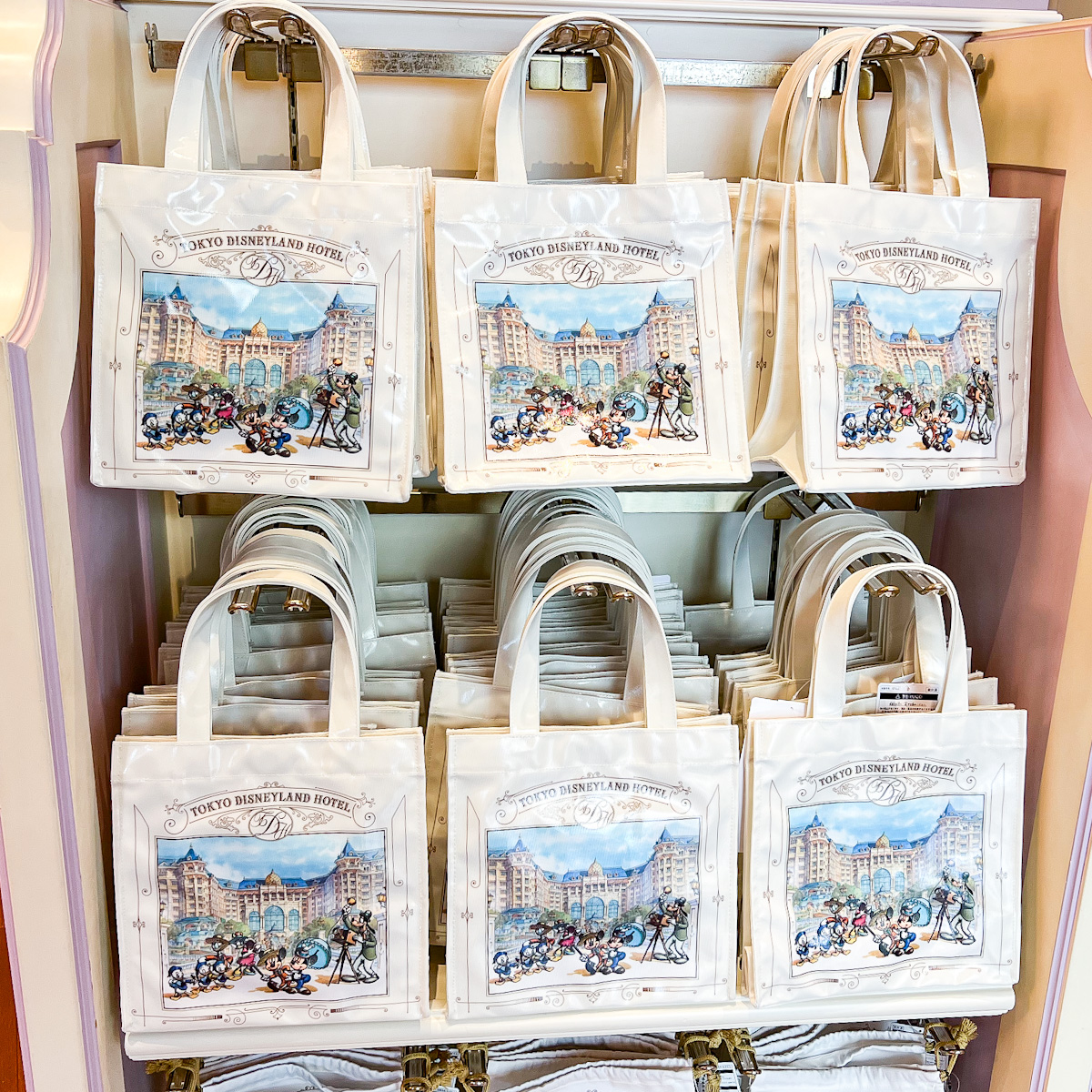 記念撮影をするミッキーたちがおしゃれ！東京ディズニーランドホテル