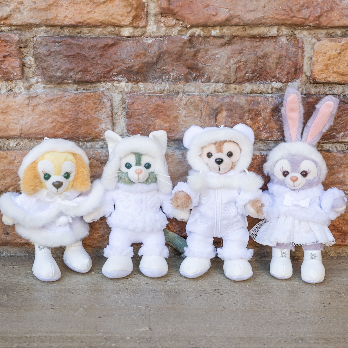 真っ白ふわもこコスチュームでキャンディーづくり！”ダッフィー