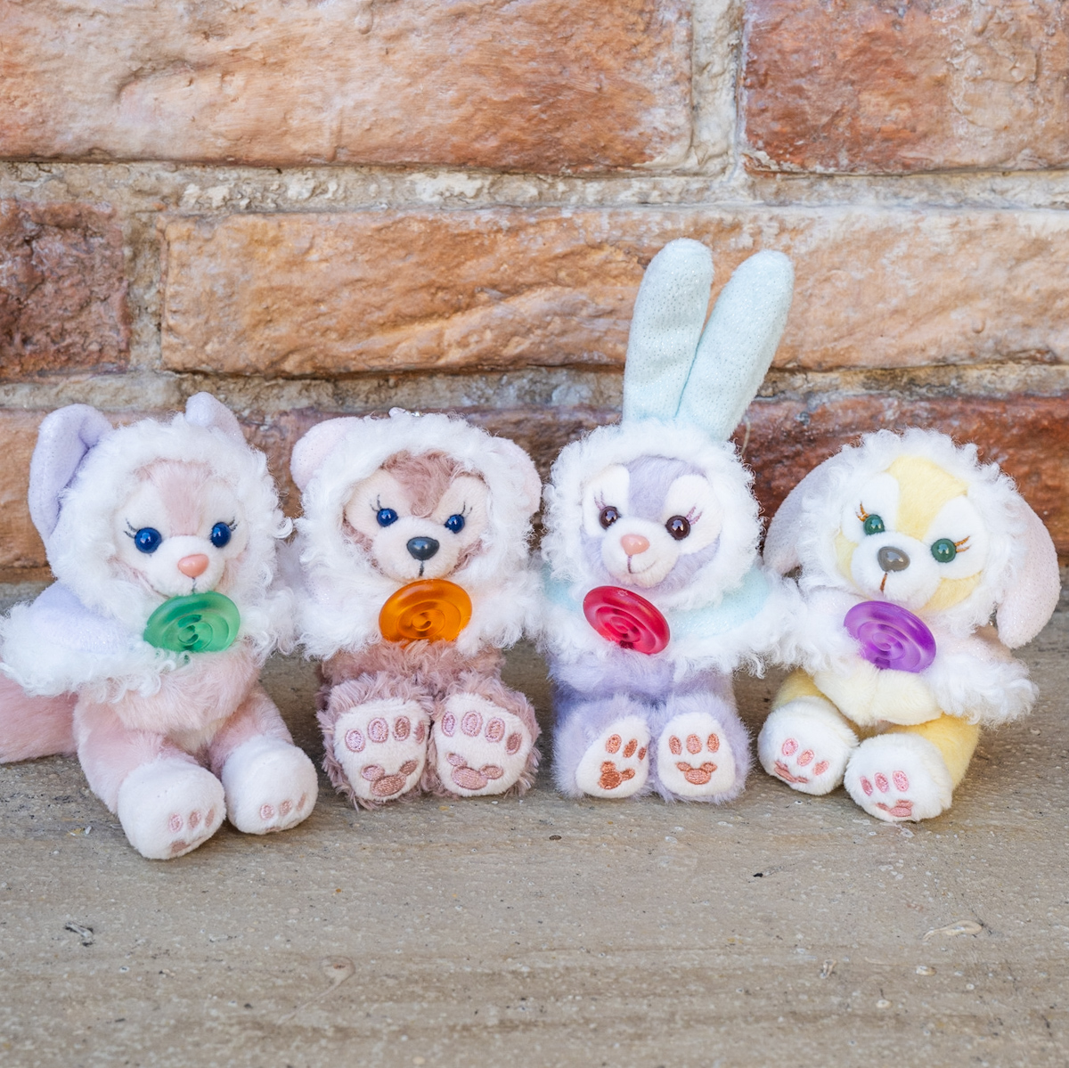 真っ白ふわもこコスチュームでキャンディーづくり！”ダッフィー