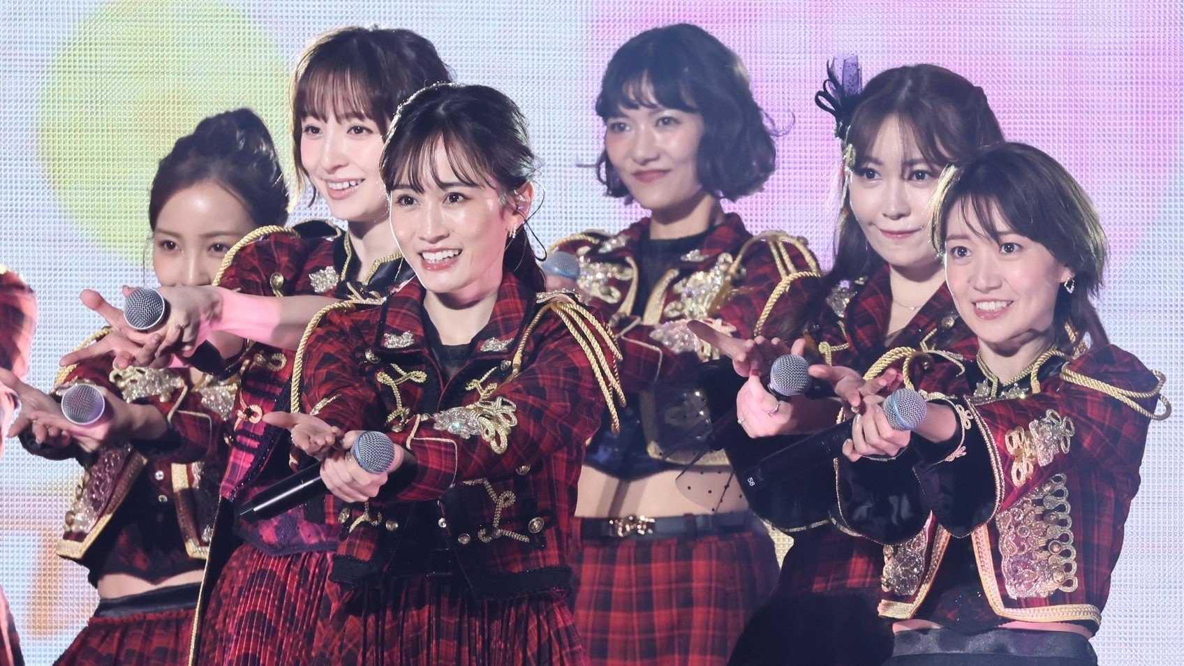 伝説を見た」前田敦子＆大島優子が初登場！AKB48 20周年記念公演最終日