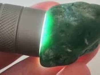 Amazon.co.jp: 濃緑 20g 翡翠 原石 ヒスイ 鉱物 鑑賞石 糸魚川 水石