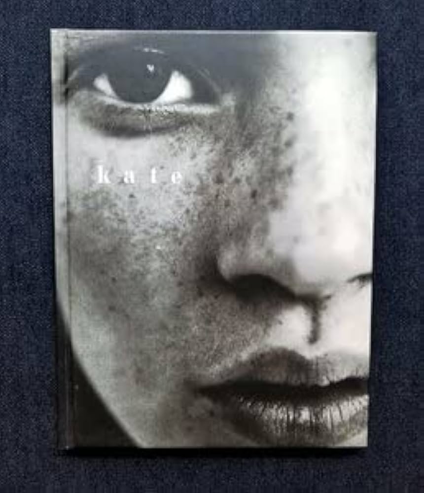 Amazon.co.jp: ケイト・モス 洋書写真集 マリオ・ソレンティヘルムート