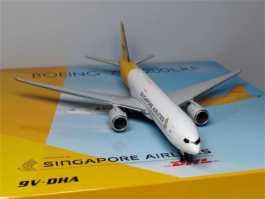 Amazon.com: Phoenix Singapore Airlines for DHL for Boeing B777