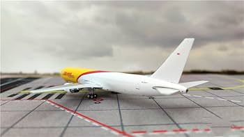 Amazon.com: Phoenix for D.H.L Cargo for Boeing 767-300ER N220CY 1