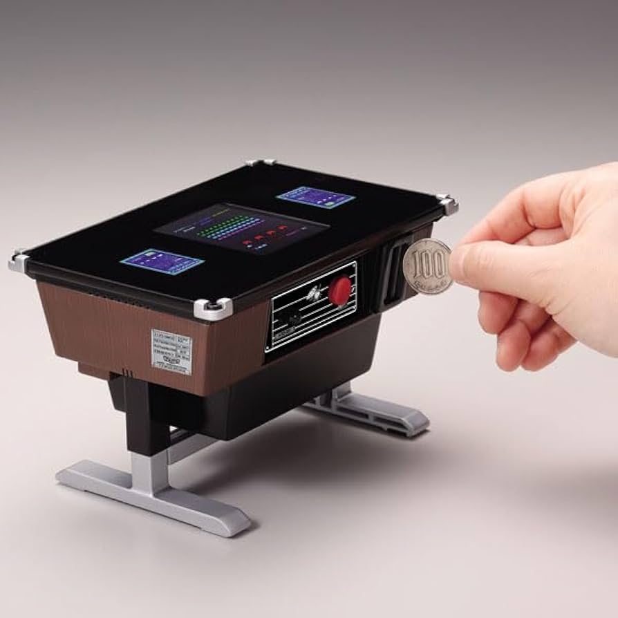 Amazon | 遊べる貯金箱 スペースインベーダー テーブル筐体型 | 貯金箱