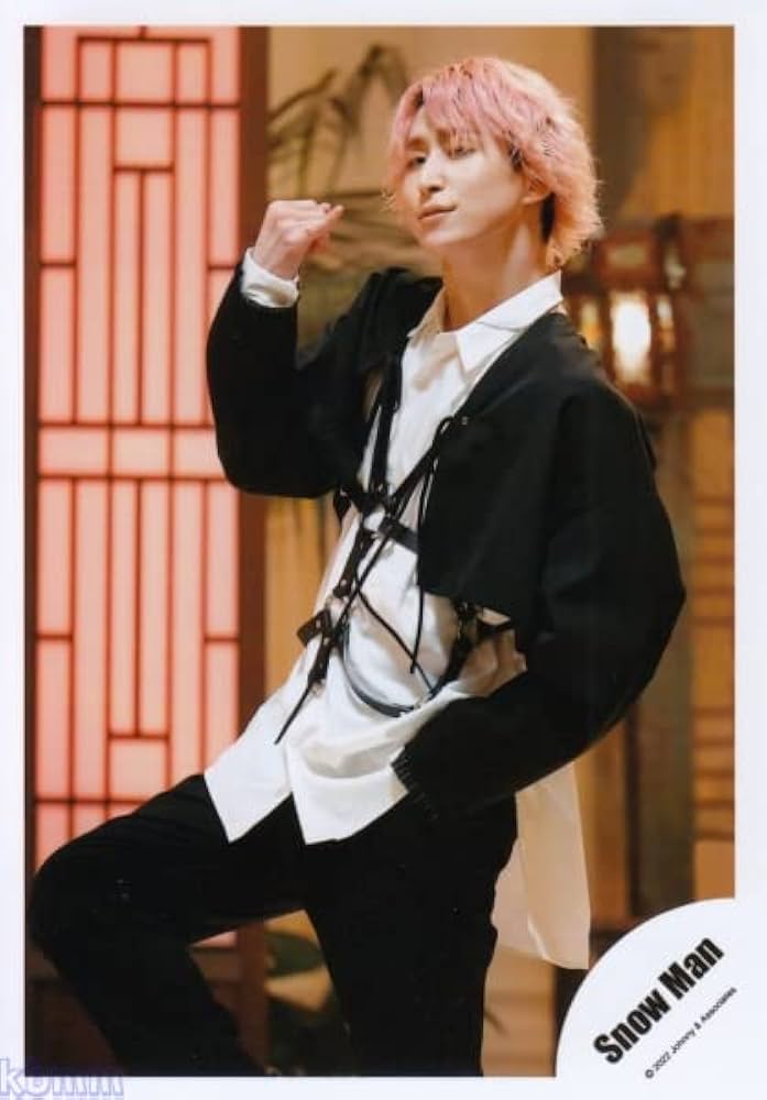 Amazon.co.jp: Snow Man 公式 生 写真（佐久間大介）SM02074 : おもちゃ