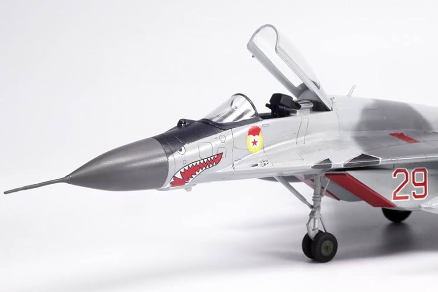 Amazon | プラッツ 1/72 ロシア空軍 MiG-29(9.13) フルクラムC 迷彩