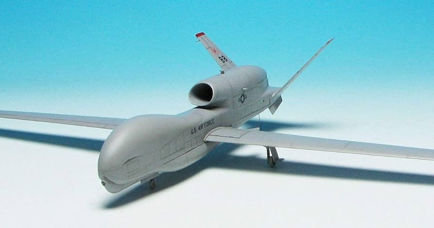 Amazon | プラッツ 1/72 無人偵察機RQ-4B グローバルホーク プラモデル
