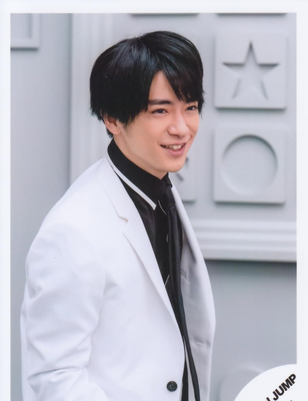 Amazon.co.jp: Hey! Say! JUMP 公式生写真（知念侑李）HC00094 : おもちゃ