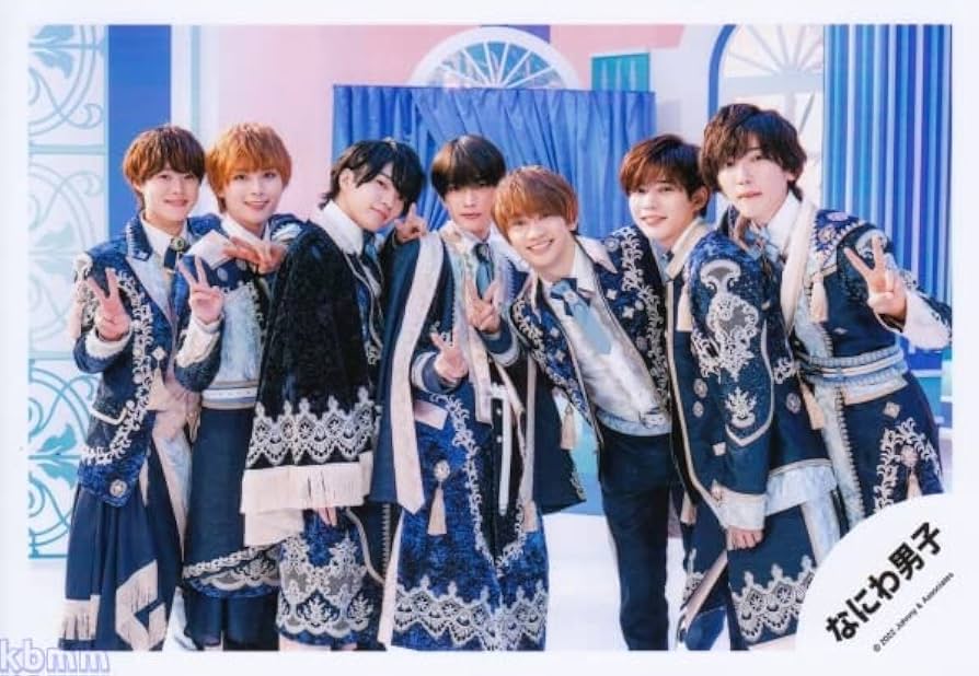 Amazon.co.jp: なにわ男子 公式 生 写真（集合）J01157 : おもちゃ