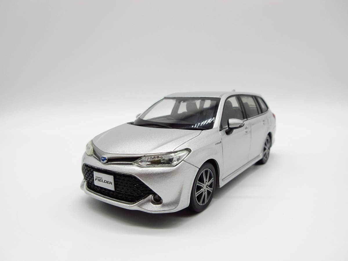 Amazon | 1/30 ミニカー 新型カローラフィールダー シルバーメタリック