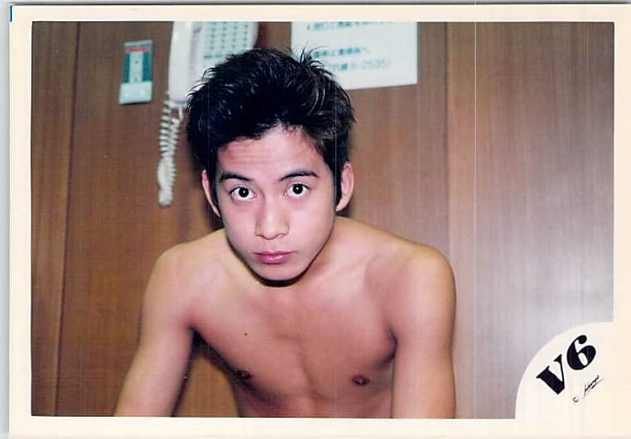 Amazon.co.jp: V6 カミセン 岡田准一 公式写真 写真 フォト （スリーブ