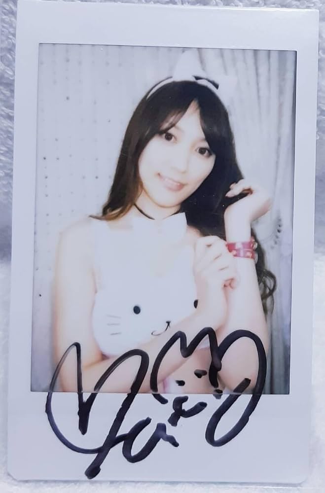 Amazon.co.jp: レジェンド女優 愛音まりあ 直筆サイン入りチェキ