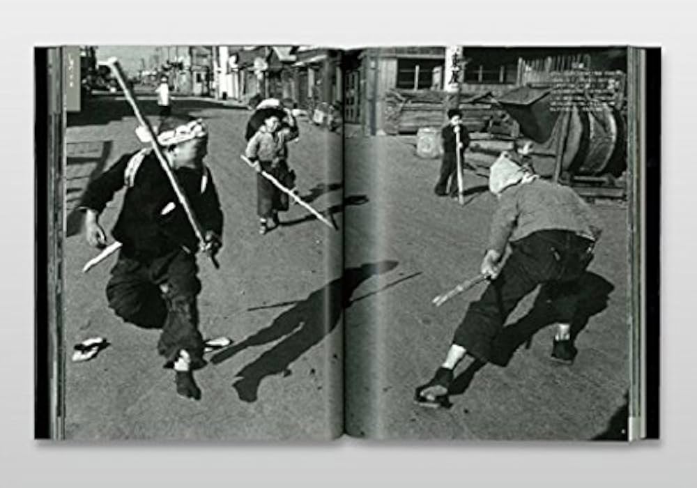 Amazon.co.jp: 土門拳の昭和 : 土門拳, 小西治美, 池田真魚, 藤森武: 本