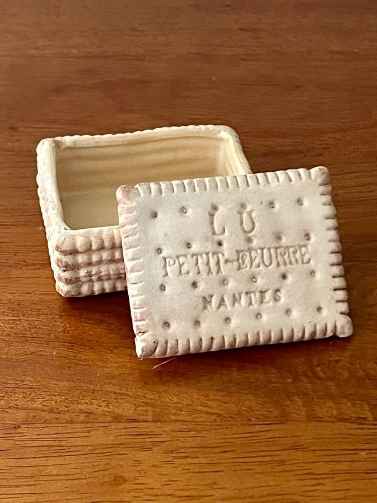 Amazon.co.jp: LU ビスケット 小物入れ Lefevre-Utile : おもちゃ