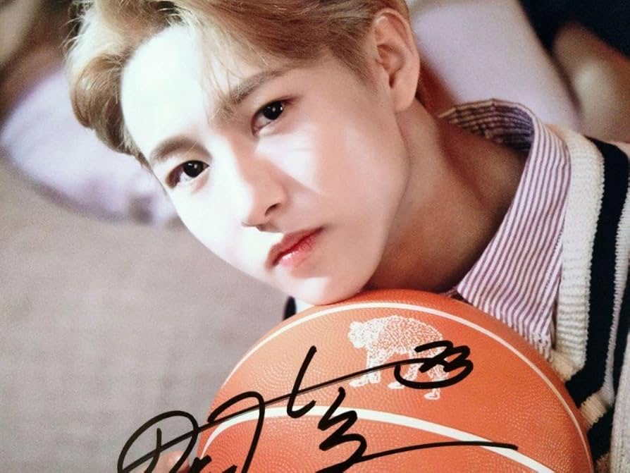 Amazon.co.jp: ロンジュン直筆サイン入り超大型写真…Renjun…NCT