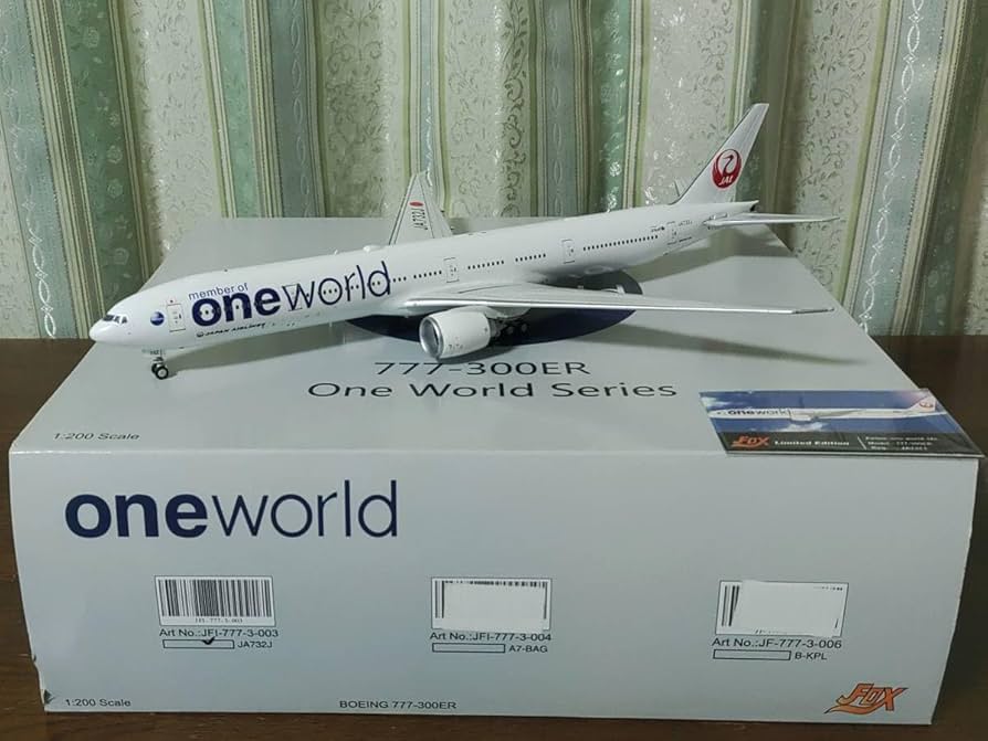Amazon.co.jp: 1/200J-FOX日本航空 B777-300ER ONEWORLD塗装機（現行