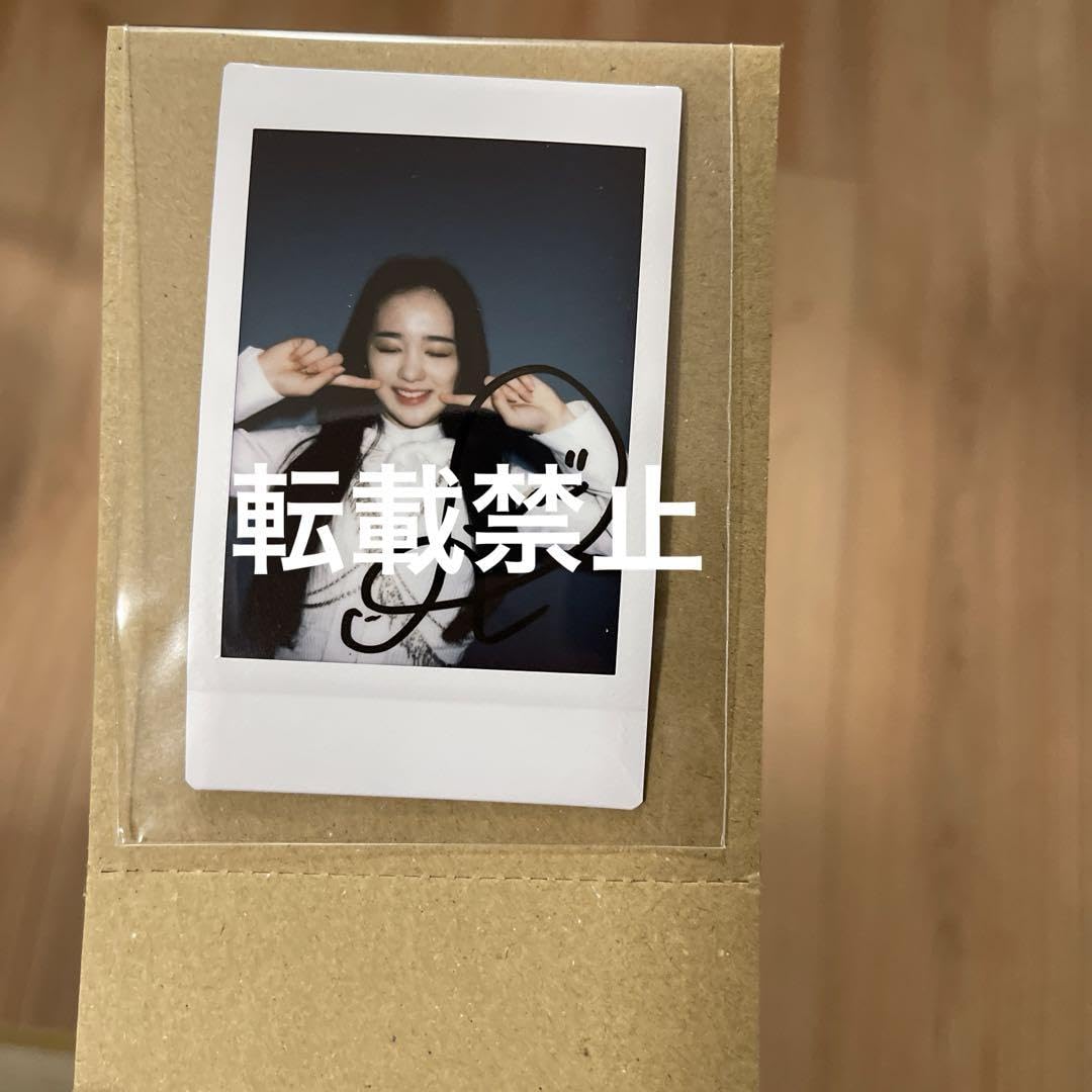 Amazon.co.jp: NiziU 直筆サイン入りインスタント写真 RIO : おもちゃ