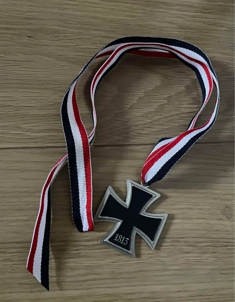 Amazon.co.jp: ドイツ軍 鉄十字 首用 レプリカ 金属勲章 : おもちゃ