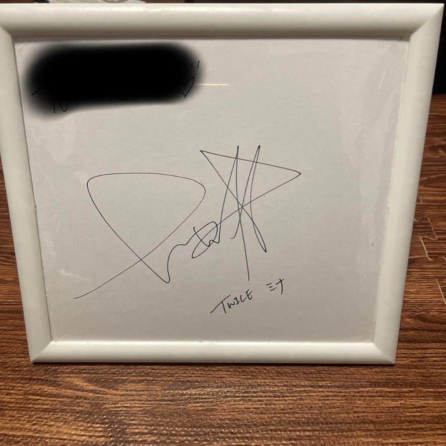 Amazon.co.jp: ミナ 直筆サイン : おもちゃ