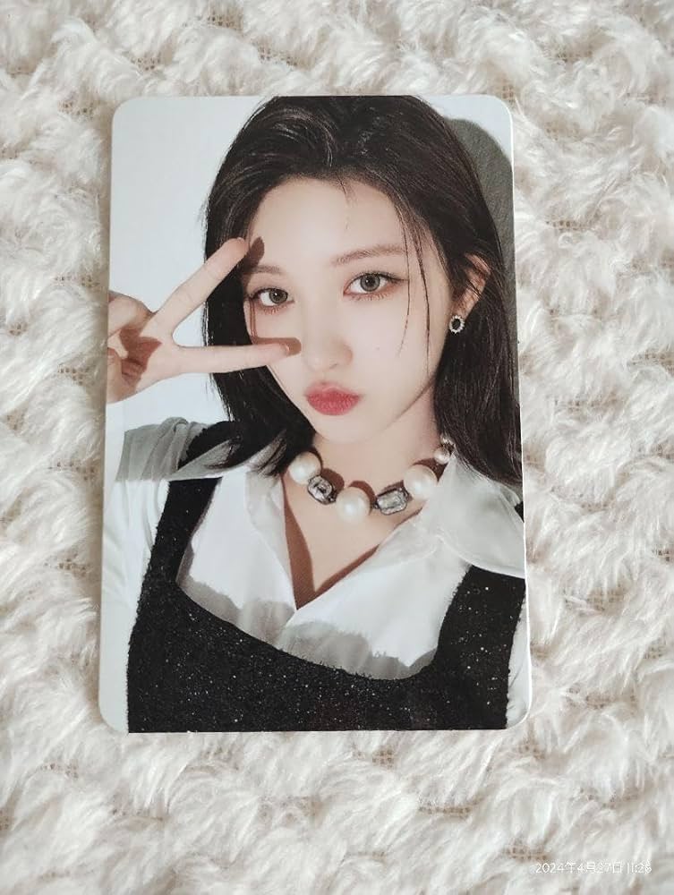 Amazon.co.jp: ive ガウル iam 封入トレカ : おもちゃ