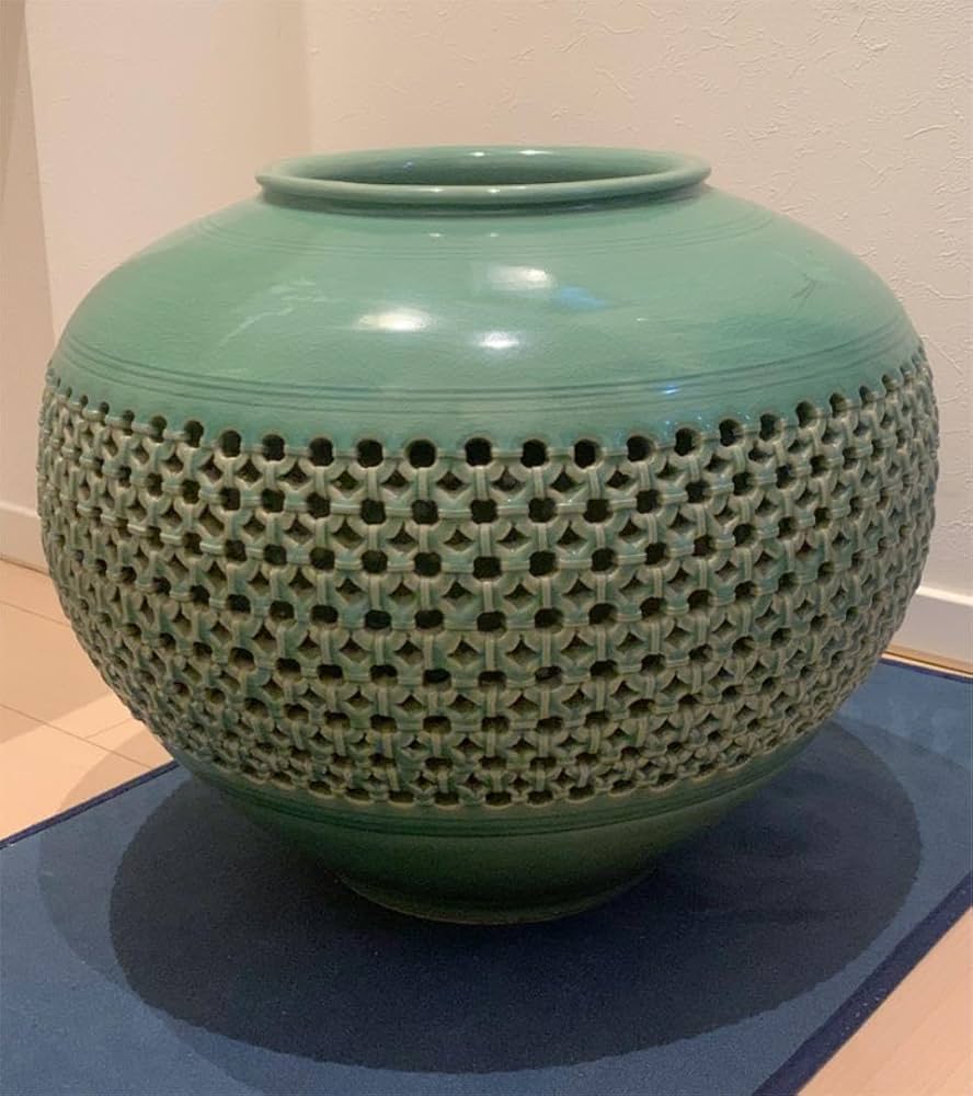 Amazon.co.jp: 青山 高麗青磁 大型壺 透かし 編み目 陶磁器置物 伝統