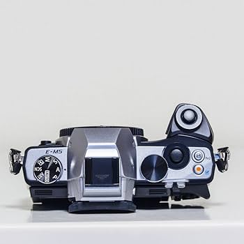 Amazon | OLYMPUS ミラーレス一眼 OM-D E-M5 ボディ シルバー 1605万
