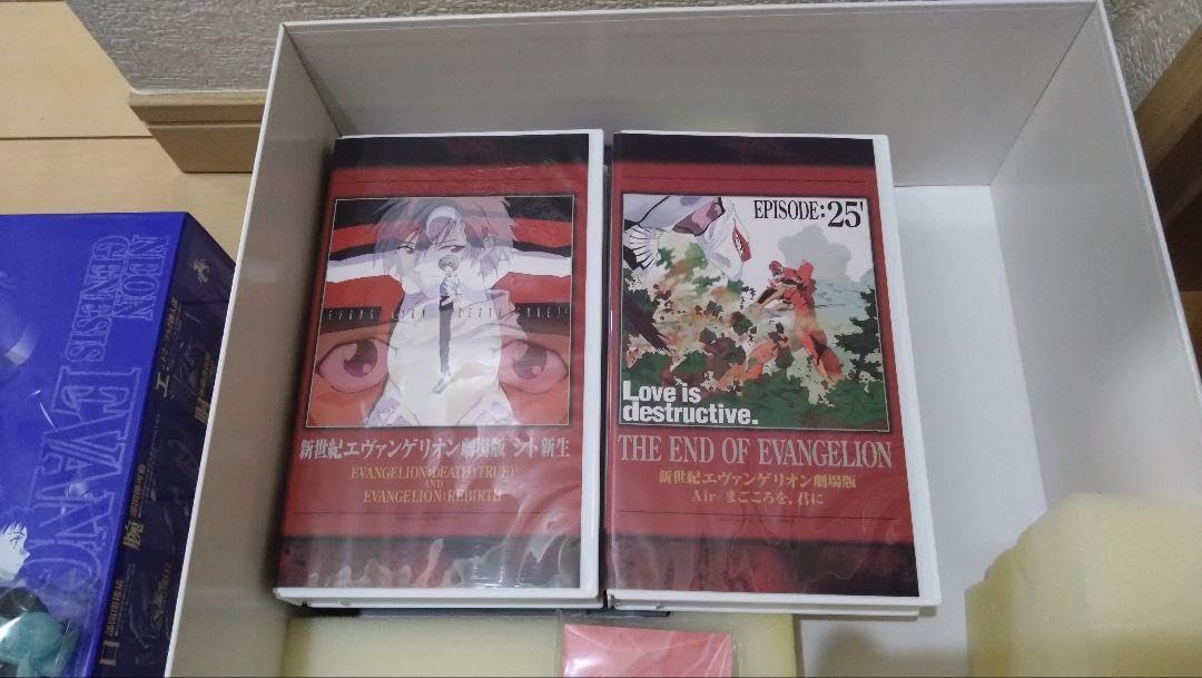 Amazon.co.jp: 新世紀エヴァンゲリオン 劇場版 限定BOX VHSビデオ2本組