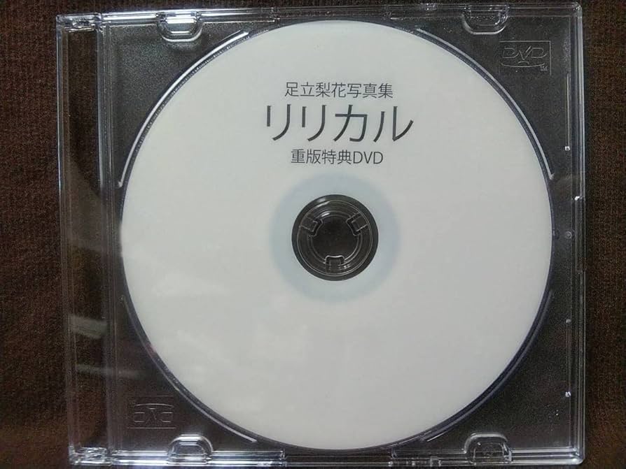 Amazon.co.jp: 足立梨花 写真集「リリカル」 メイキングDVD : おもちゃ
