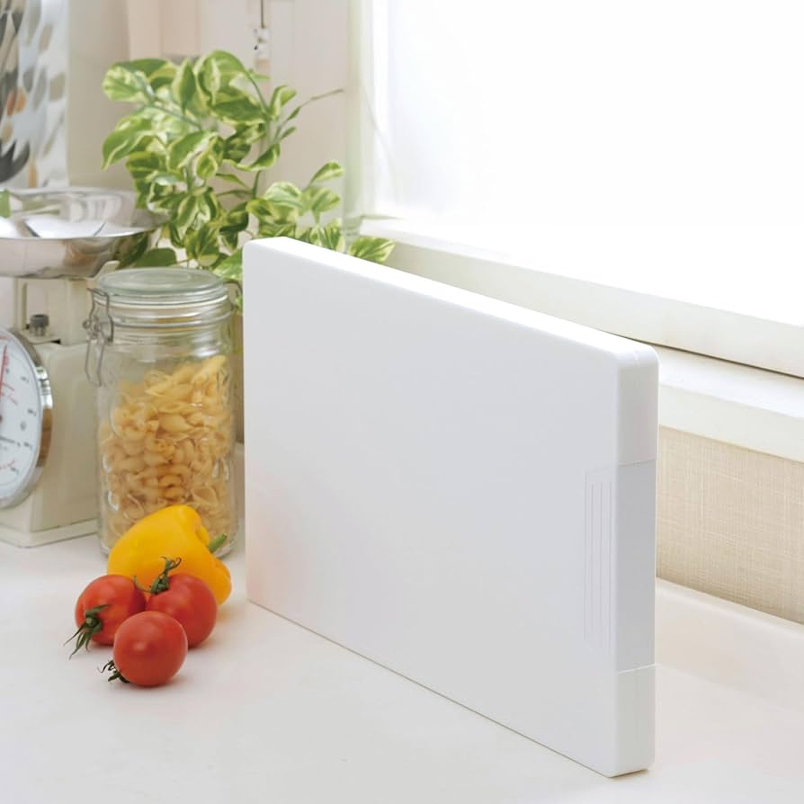 Amazon｜セーブ・インダストリー まな板 めちゃくちゃ軽いまな板