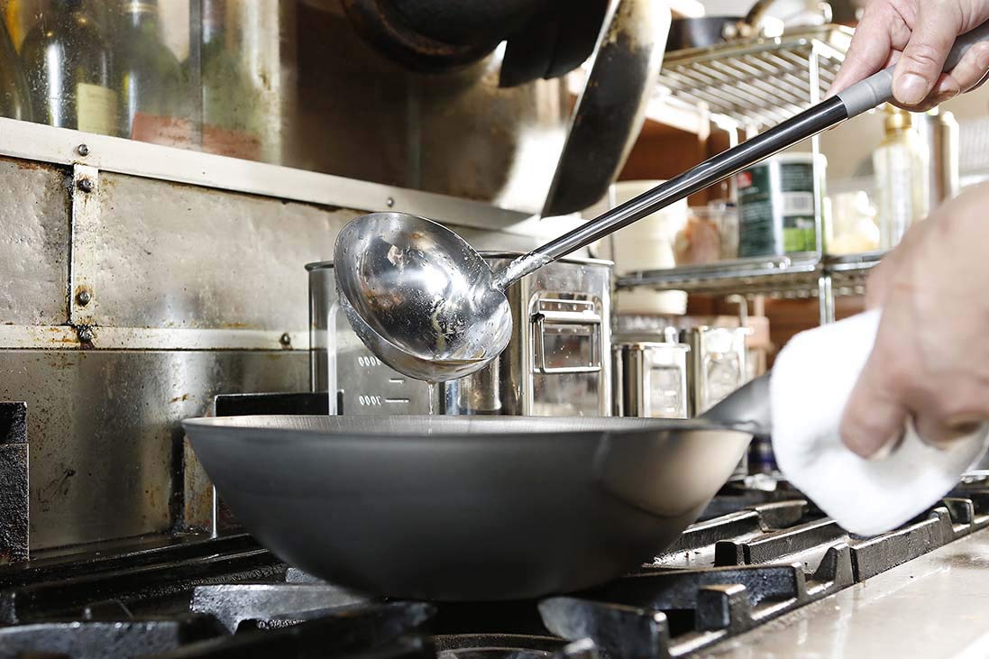 Amazon｜EBM 純チタン 超軽量 中華片手鍋 33cm｜片手鍋・ソースパン