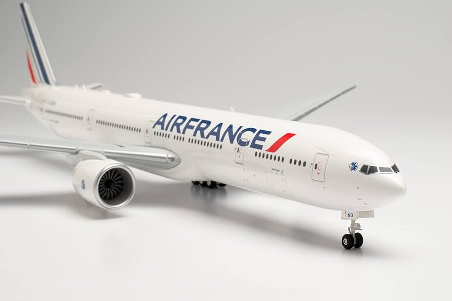 Amazon.com: Herpa 571784 Air France Boeing 777-300ER-2021 Livery-F