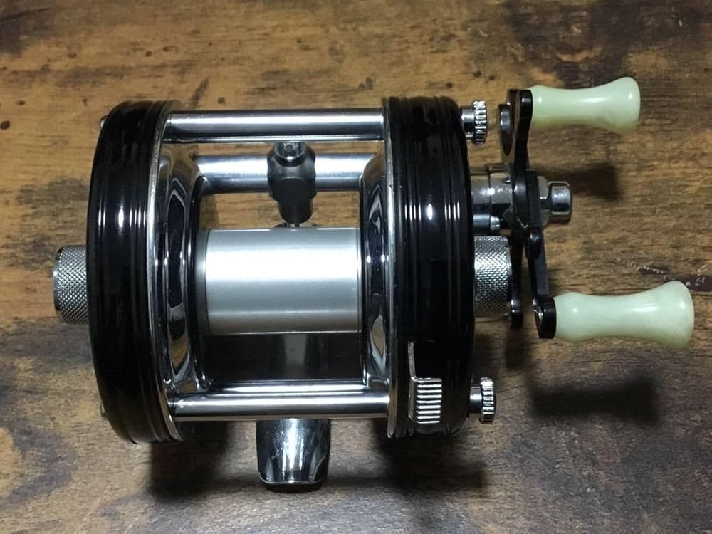 Amazon.co.jp: レア/ABU/Ambassadeur/5000C/4スクリュー/欧州モデル